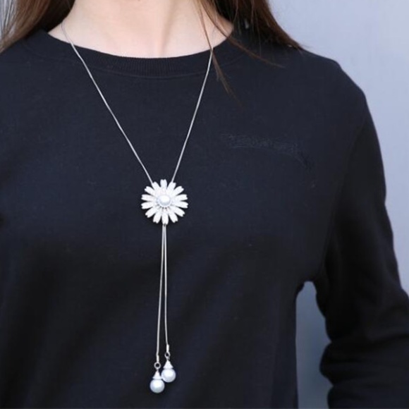The Secret Pine Jewelry - **CASSIOPEIA* Silver Sunflower Fashion Necklace